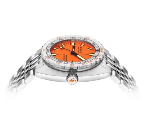 Doxa Sub 300T diving watch for men, diving watch with an orange dial and silver case, metal bracelet